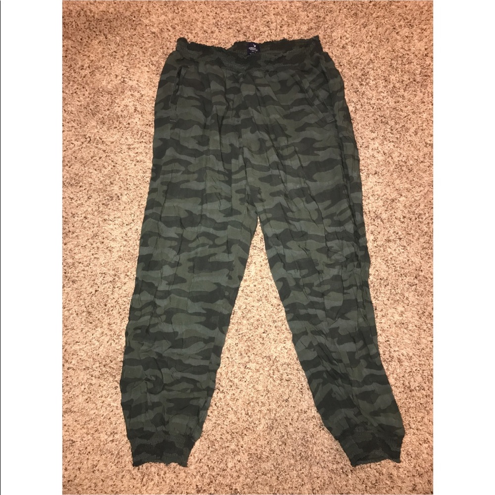 American Eagle camo paper bag pants